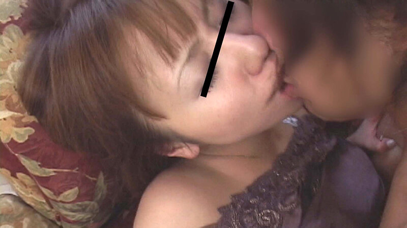 スカートめくれば、まさかのTバック！！ 清楚に見える奧さんの隠れたやる気はパンツに現る！？ 隠れビッチな淫乱妻 ナンパ中出し12人4時間 4