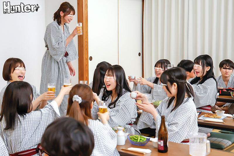 下着メーカーの社員旅行は超乱痴気騒ぎ！社員全員飲みすぎて、見ず知らずの旅行客も巻き込んでハメ外しまくってあっちこっちと色々な部屋で大乱交！