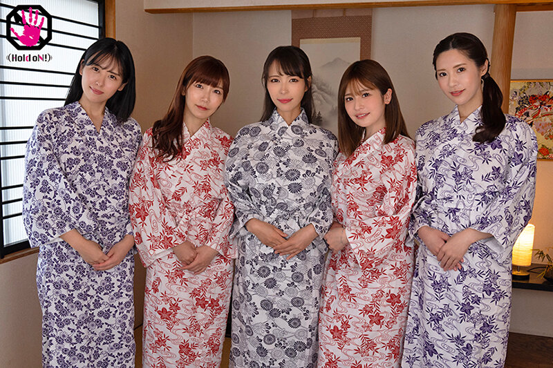旅館に泊まりに来たママ友たちは全員欲求不満！？美人妻たちの艶めかしい肉体に欲情した僕は『思い勃って即行動』してみたら、久しぶりのチ●ポに興奮してしまいフェラも挿入もやりたい放題！！セックレスで早漏マ●コの人妻は何度も何度も不倫絶頂！！