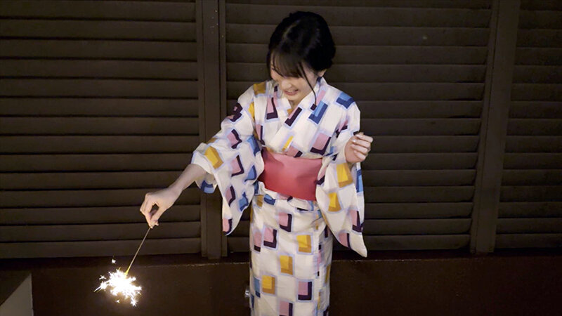 【浴衣スレンダー美女いちゃハメ3発射の濃厚プレイ】【浴衣美女の熱烈即尺で花火より激しい口内に打ち上げ発射1発！】【ベッドで生ちん打ち上げ膣内発射でケイレン昇天】【スレンダー美ボディ披露の全裸2回戦で生挿入SEX継続！継続！】【ひかり/20歳/スレンダー… 宮西ひかる
