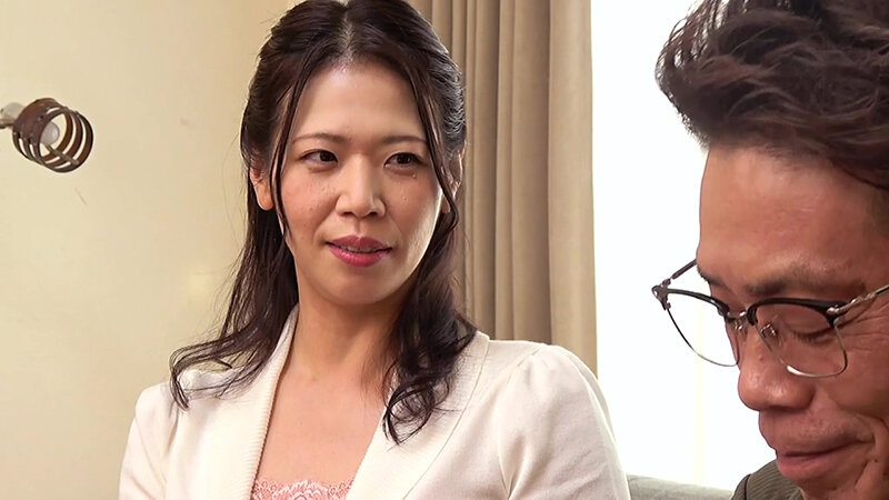 熟妻ドラマ 裸にエプロンの人妻の乳房をイジくる夫の元上司 欲求不満の息子は後妻のそそる上下の口で…