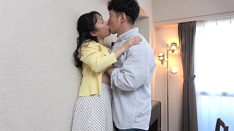 熟女 淫らな昼下がり 夫の部下を誘惑し巨根で狂う妻 教え子に身も心も奪われた熟年教師