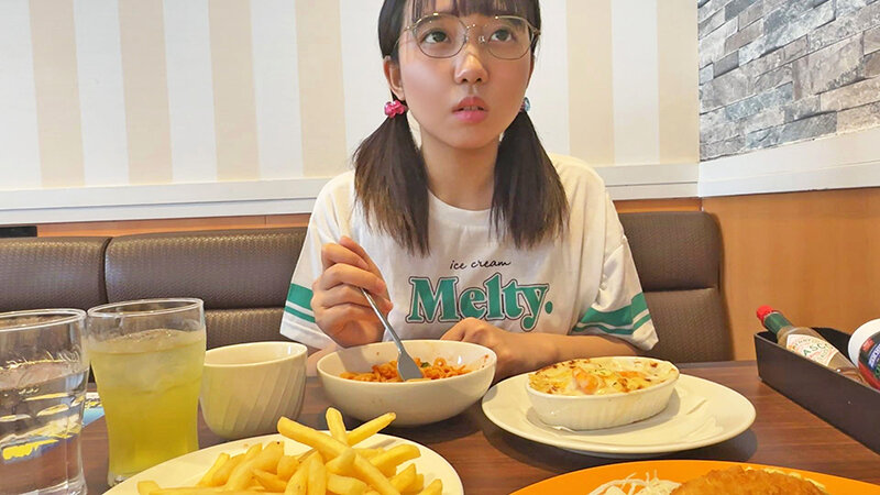 金曜 午後9時 補導前05 眼鏡の地味子はまだまだ初心で気弱な陰キャだったのに悪い大人に調教されてマ●コをビショビショに濡らして中出しがクセになっちゃった話