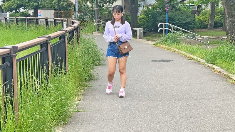 金曜 午後9時 補導前05 眼鏡の地味子はまだまだ初心で気弱な陰キャだったのに悪い大人に調教されてマ●コをビショビショに濡らして中出しがクセになっちゃった話