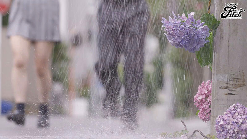 制服美少女と舐めじゃくり性交 大豪雨でびしょ濡れの教え子に禁断誘惑されて… 卯佐美りん