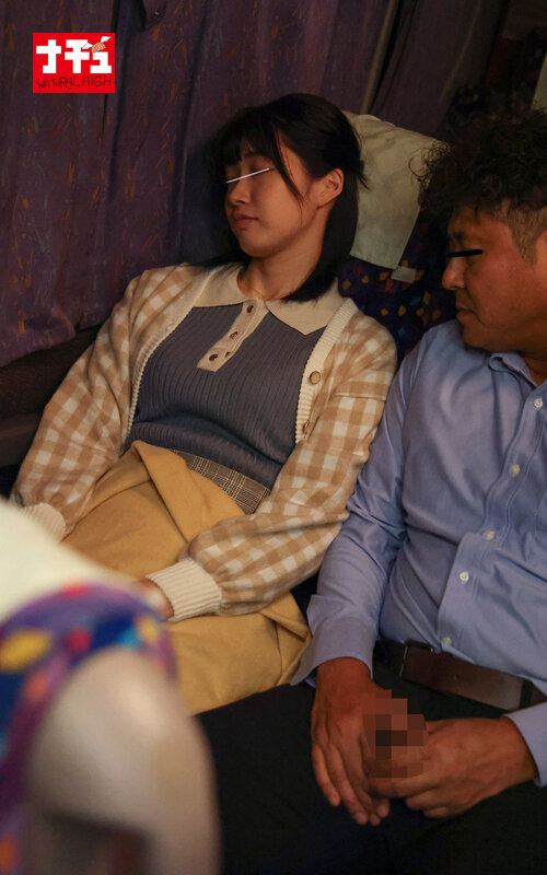 夜行バスで2人きり デカチンをねじ込まれた快感が忘れられず騎乗位中出しするまで発情腰が止まらない美尻娘