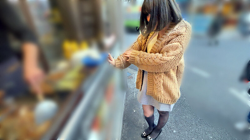 素人美少女とリモコンバイブお散歩人混みの中ピクピク震えてイキまくってしまう女子たち！るいさん（21才）のあさん（20才）