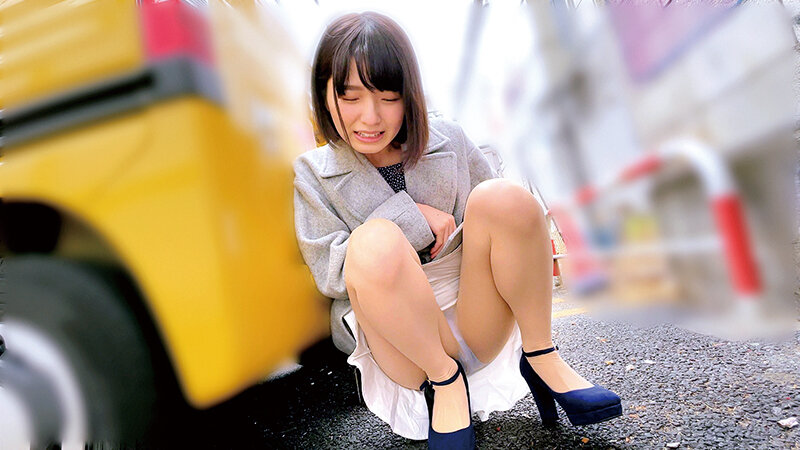 素人美少女とリモコンバイブお散歩人混みの中ピクピク震えてイキまくってしまう女子たち！すみれさん（19才）まおさん（20才）
