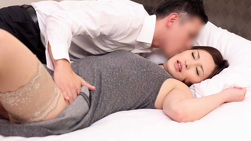 【清楚で品良くセレブな人妻たち】 ナンパ中出し ラグジュアリーエロス 12人4時間SP