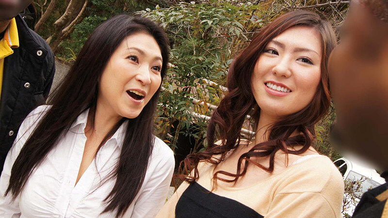 「やっぱり大きいのかな」「ちょっと興味あるかも」黒人にナンパされた熟女さんはデカマラに興味津々 想像以上の巨根を膣奥まで突っ込まれ狂ったようにイキまくる 黒人マラで昇天する素人熟女12人4時間SP3