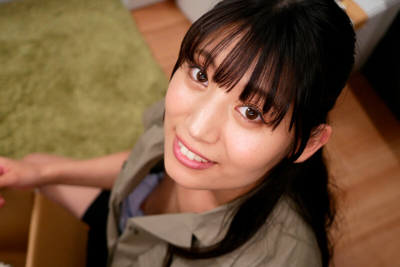 久々に会ういとこが引越しの手伝いに来てくれて作業中気付かず胸チラしていた。我慢できずに手を出したら意外にもOKしてくれた！