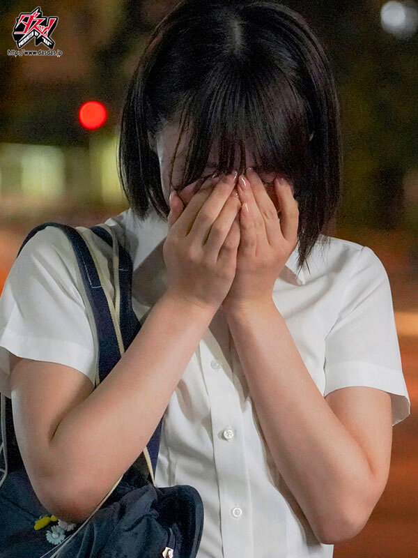 華著スレンダーで可愛い僕のなっちゃんは、夏休み中に美術部顧問に心も身体も寝取られました。 東條なつ