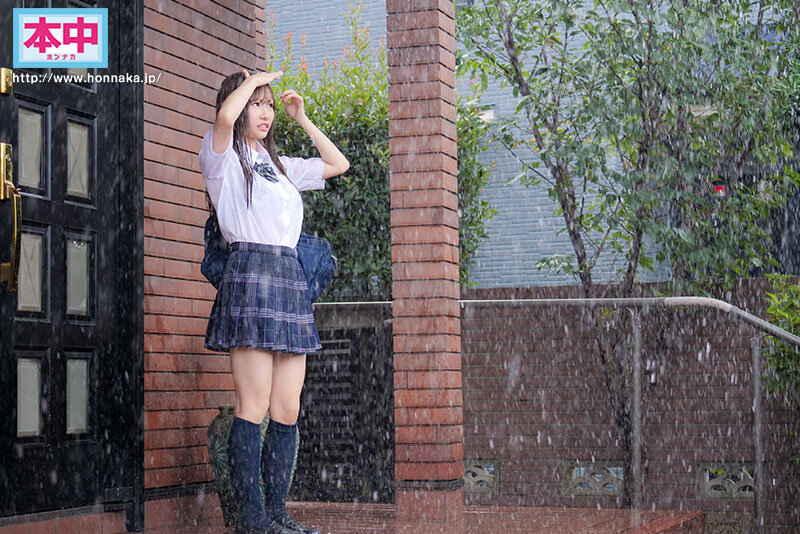 濡れ透けJ●が自宅の軒先で勝手に雨宿りしてたので中出しレ×プ 鈴の家りん