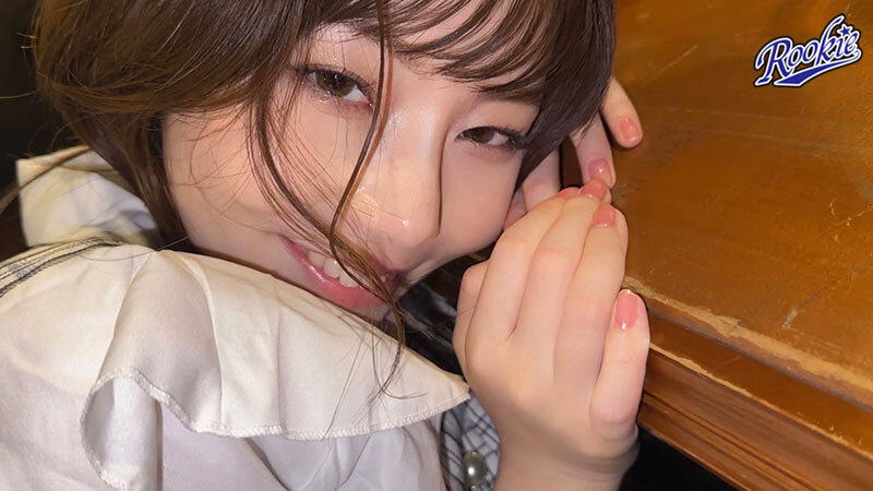 性欲溢れたコンビニバイト彼女は客がいるのにバイトテロ密会＆時短エロ奉仕でザーメンぶっこ抜き！！仕事終わりも変態オマ●コフル稼働でハメまくる24時間ド発情営業。 秋元さちか