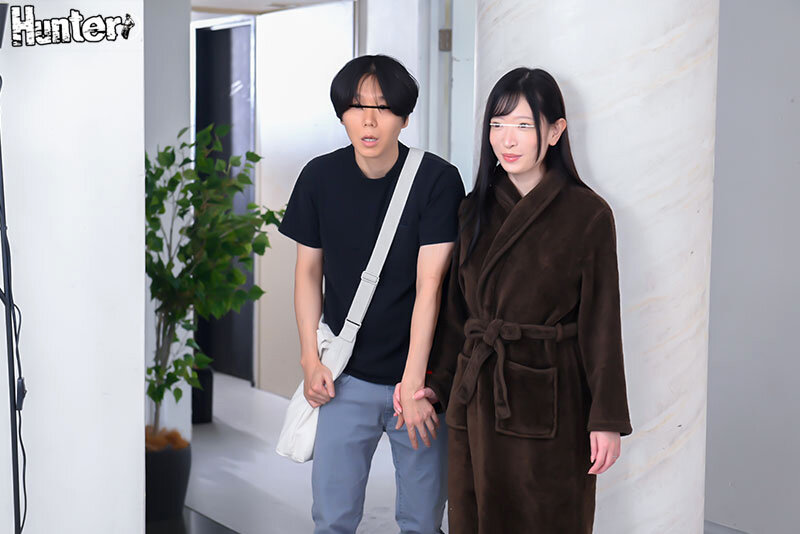 「私たちを満足させるまで帰っちゃダメ！」時間とお金を持て余したセレブ若妻と魅惑の中出しハーレム乱交！