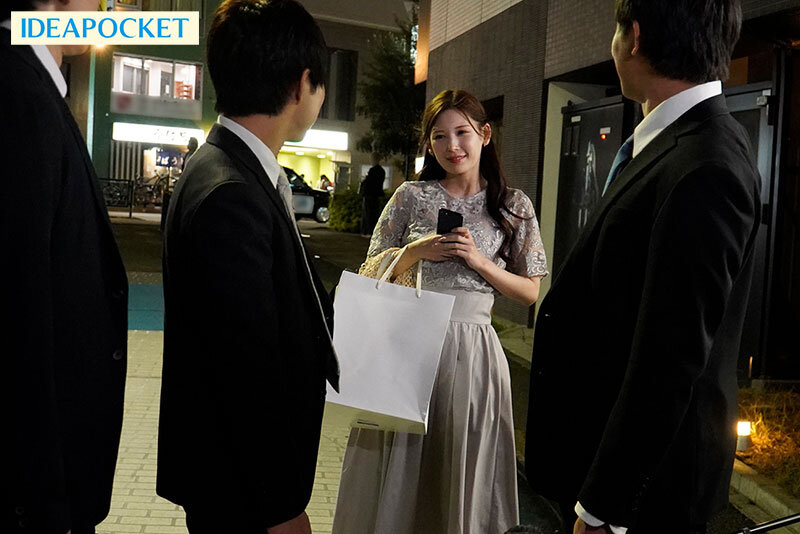 「皆でHしようよ」 結婚式の二次会宅飲みで発情したヤリマン未婚女が男全員喰う。 怒涛の精子搾り取り！！ 明里つむぎ
