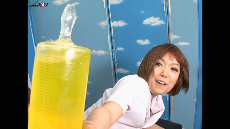 【AIリマスター】浣腸をして噴射するアナルをじっくり見せつけた時の女の子の表情はエロい！！