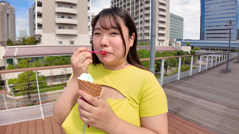 ノーブラ爆乳ムチムチおっぱいデート3 華澄結愛