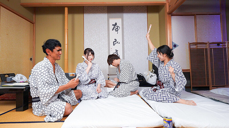 寝取らせ夫の仕業とは知らず王様ゲームで他の男に胸を揉まれ感じていた愛しい妻VOL.2