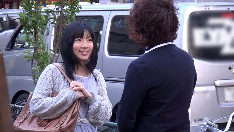 地味娘だってエッチはしたい！！ 大人しく真面目な娘ほど性的好奇心を隠し持つ！？ ナンパするなら…実は黒髪娘が狙い目だったりする！！ ちょっとエッチな地味娘12人4時間
