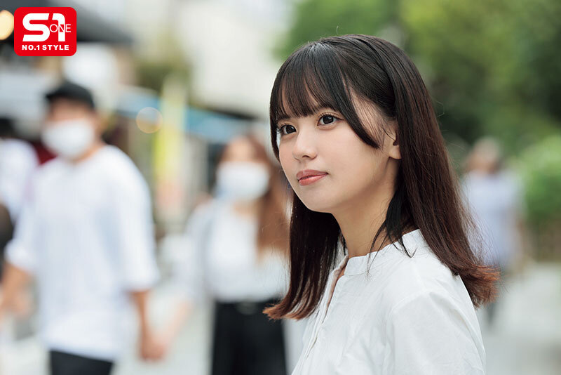 大きな瞳のイマドキ王道美少女がAVデビューして1年が経ちました。 渚あいり 初めてのベスト 12時間