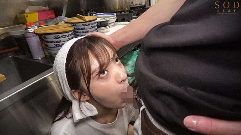 ラーメン屋唯一の女バイト、汗だくガテン系店員の性欲発散を担うセクハラOK娘。 渚恋生
