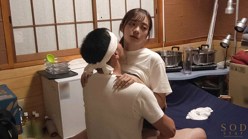 ラーメン屋唯一の女バイト、汗だくガテン系店員の性欲発散を担うセクハラOK娘。 渚恋生