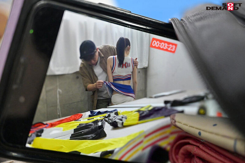 某テレビ制作会社に実在するヤリマン女ADのハメまくり動画〜ロケ先で私を怒鳴り散らした上司のディレクターもあのお笑い芸人もみんな私の膣に中出ししました。 綾瀬もか