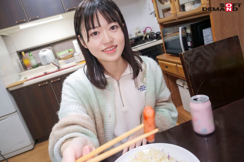 前回の撮影で処女喪失してから1ヶ月「セックスで気持ち良くなってみたい」と再出演！緊張しっぱなしの初デートに密着！リラックスできるよう2人きりにしてみたらいちゃいちゃエッチにハマっちゃったみたいです 小森はるき（21）