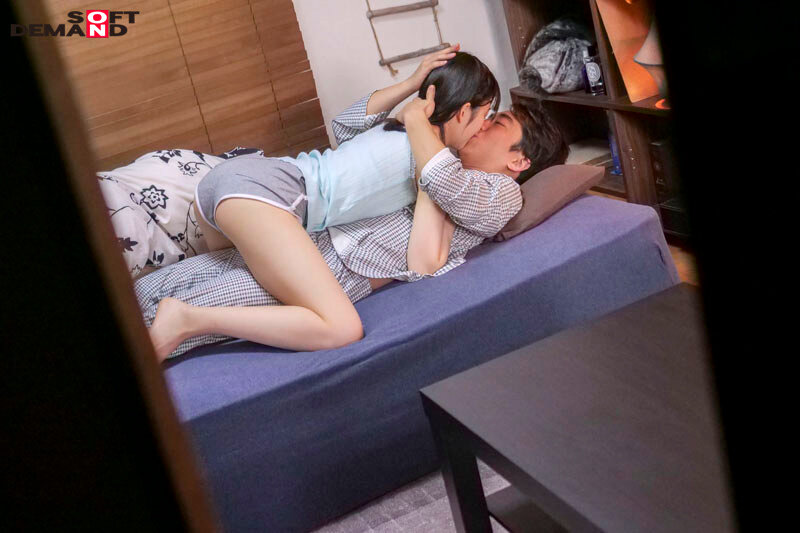前回の撮影で処女喪失してから1ヶ月「セックスで気持ち良くなってみたい」と再出演！緊張しっぱなしの初デートに密着！リラックスできるよう2人きりにしてみたらいちゃいちゃエッチにハマっちゃったみたいです 小森はるき（21）