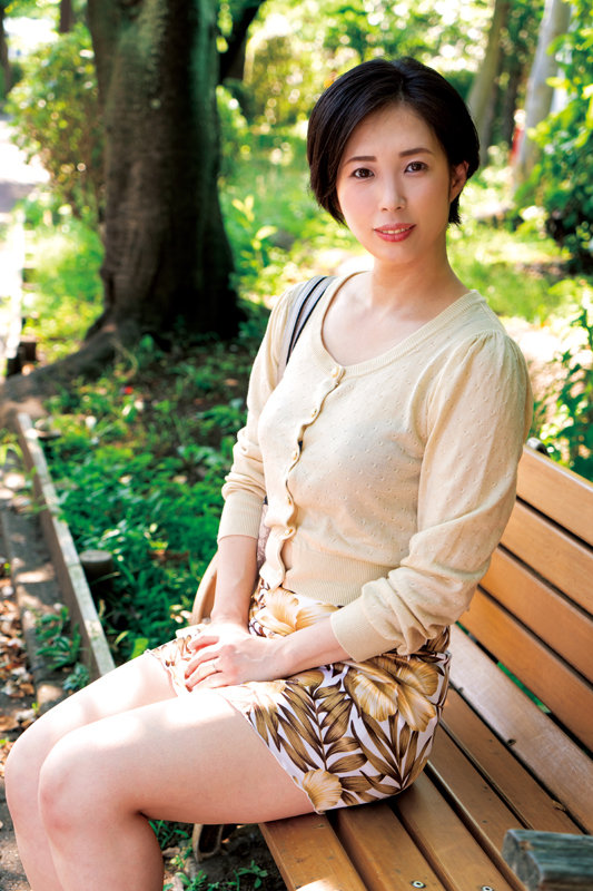 玉舐めのスペシャリスト！？スレンダーなドスケベ奥さん四十路デビュー！ 珠美さん45歳