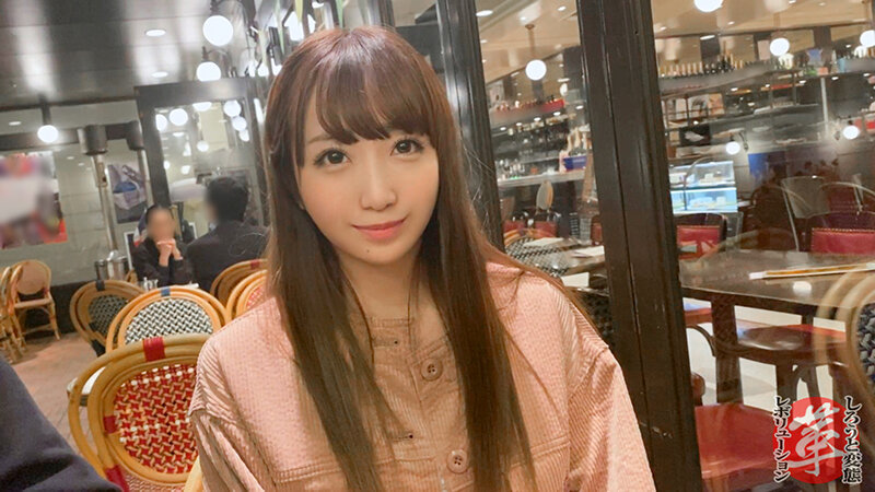 【謝礼で絶頂フライト】れいなちゃんに革命を。むっちりケツ肉、パイパンスレンダーの金欠キャビンアテンダント！金のために身体を売ります♪本当に金だけの為なのか！？マ●コに電マを当て積極スケベフェラ！高級ランジェリー姿をバックから高速ピストン！… 白鳥すわん