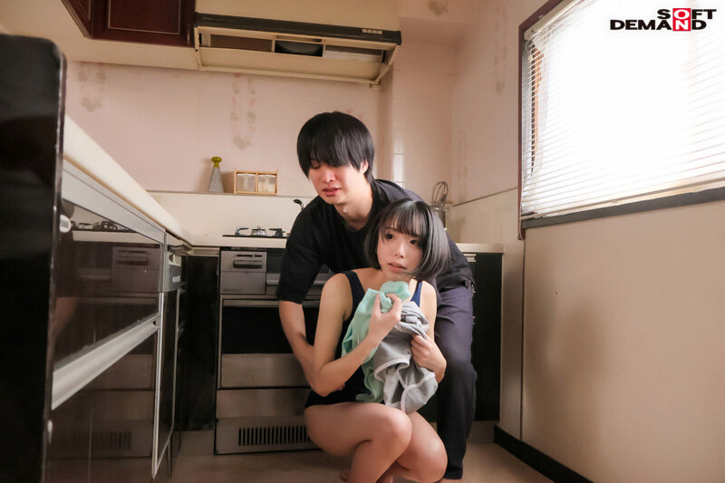 家では妹にスクール水着を着させていつでもズラして挿入できるようにしています。〜男を知らない未発達なカラダは兄の歪んだ愛にイキ墜ちた〜 楓きらり