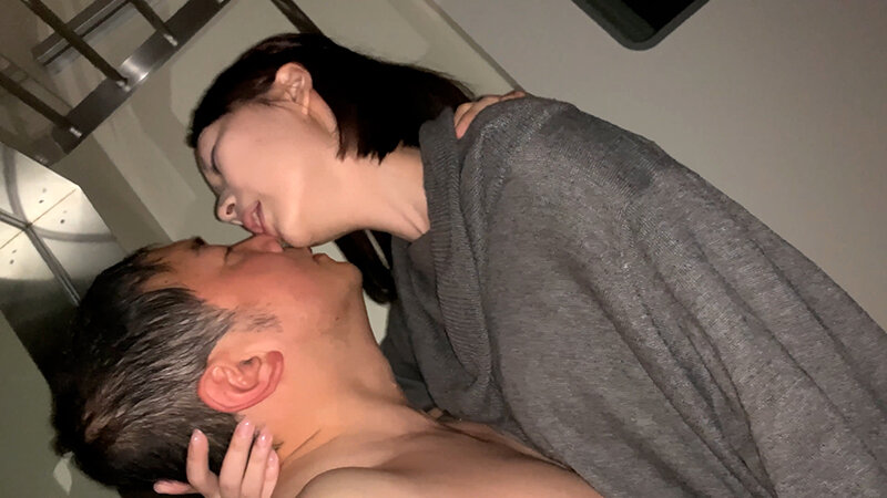 香椎佳穂のエロ長い舌で騎乗位ねじ込み鼻じゅるフェラ