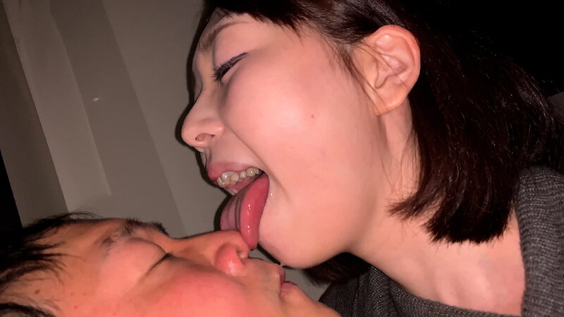 香椎佳穂のエロ長い舌で騎乗位ねじ込み鼻じゅるフェラ