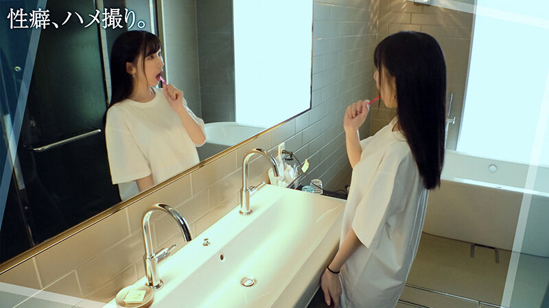 【黄金比エロボディ癒し系美女】清楚なのに変態プレイ好き！笑顔もフェラ顔もイキ顔も全部シコい！エッチで美乳な女子大生と朝までずっとイチャラブハメ撮り！！連射＆中出し＆男潮…生々しい一夜の記録を完全REC！！【性癖、ハメ撮り】【ひかる】 宮西ひかる
