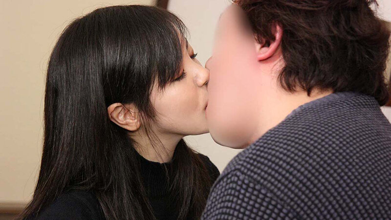 襲い来る妊娠の恐怖…やリ過ぎ人妻ナンパ 軽い気持ちでナンパされ…危険日に中出しされて後悔に頭を抱える人妻12人4時間@06