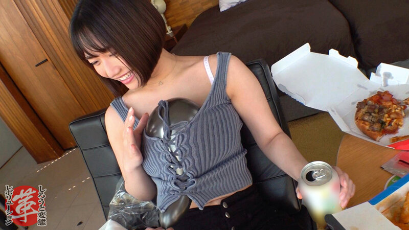 Fカップ女子がおしっこ射的やってみた！ななちゃんに革命を。Tバックの美尻に巨乳の恵体！底辺チューバーにエッチな企画をしてもらいますw小さなコップめがけ放尿！？窓際で立ちバック、風呂でオイルプレイ、コスプレでセックスの三本立て！！【しろうと変態革命… 葉山夏菜