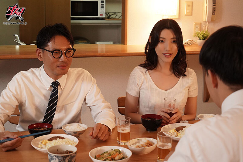 嫌がりながらおち○ぽ舐めても、下品で美味そうにしゃぶり続ける人妻。 森沢かな