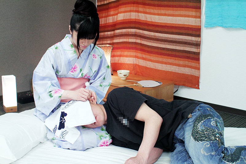 迫られて… 押しに弱い美人耳かきセラピスト