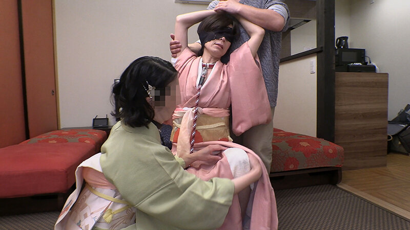 妹の拳でWフィストファックされる社長夫人