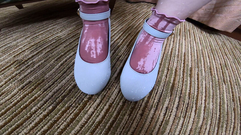トイレ使用禁止。女の子のおもらしとおむつの行動・心理を観察します。高敷るあ 宮坂ともか
