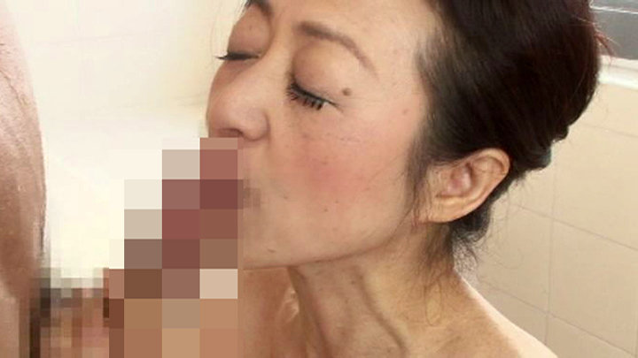 お風呂でじゅるじゅる濃厚ねっとりフェラ15人