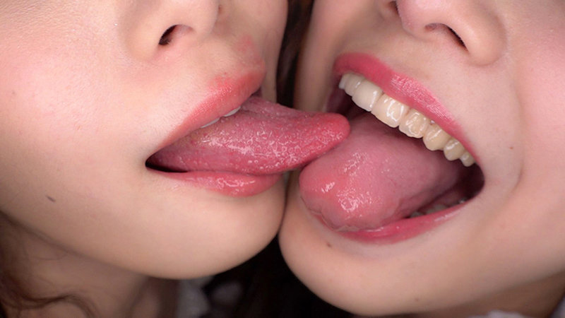 なが〜い舌で精子を搾り取るエグいフェラ技がすごすぎて速攻射精させられた…でも一発出しただけじゃ終わらない！唾液で全身ぐっちょぐちょにして一滴残らずザーメンごっくんチンシャブW痴女 結城りの 野咲美桜